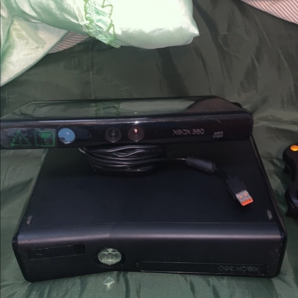 Xbox 360 Kinect - Picture 3 of 3